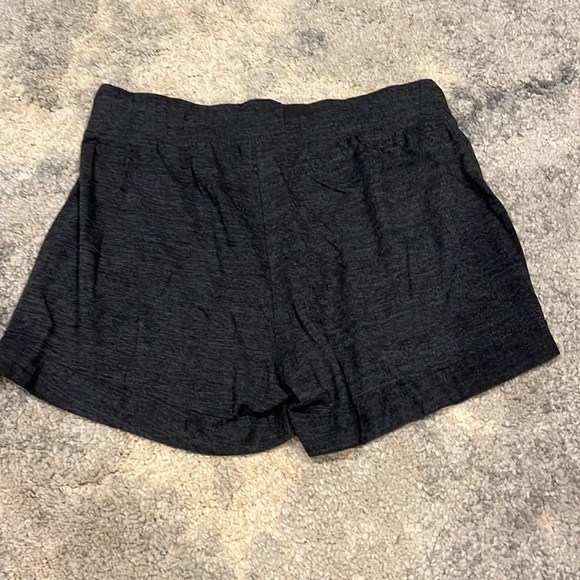 The North Face women’s shorts, size M, color gray, new condition - Picture 5 of 5